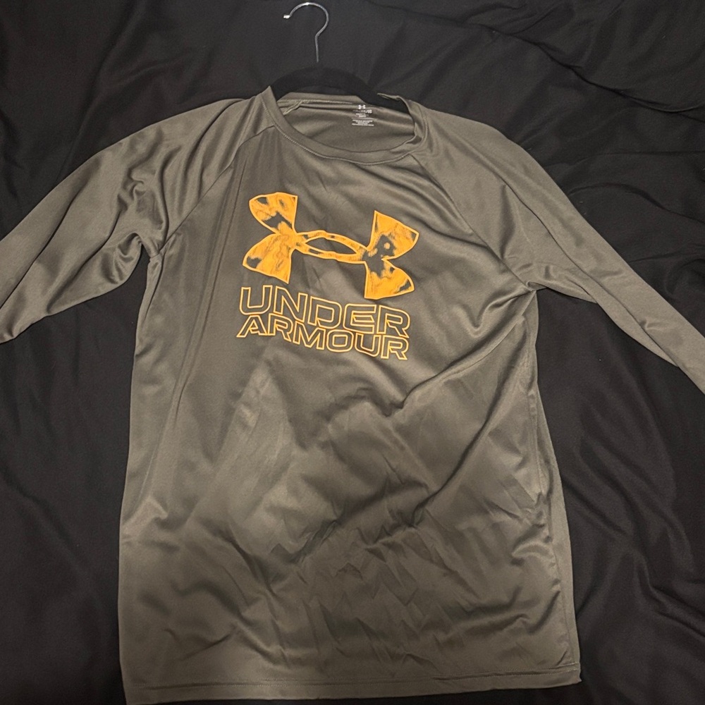 Under Armour kids Green Long Sleeve Tee